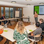 Seminarleiterin und Teilnehmende